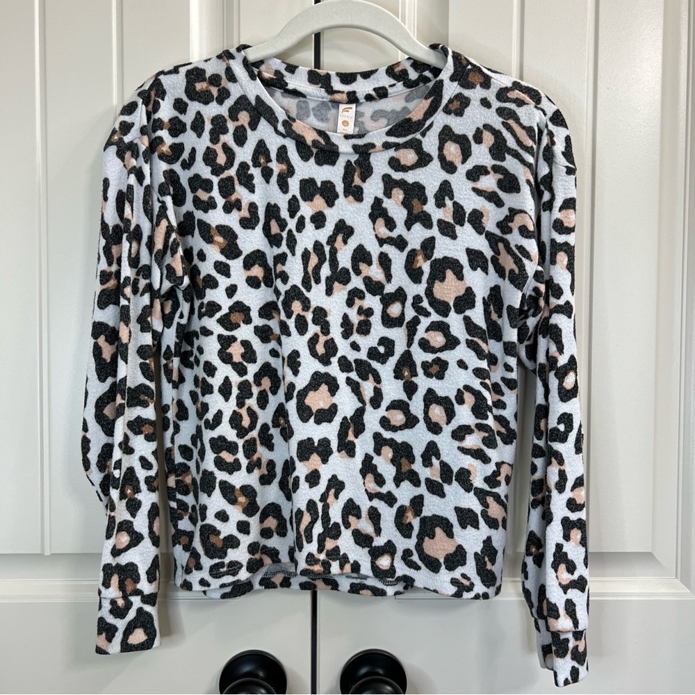 Fornia Girls Long-sleeve Knit Shirt in Leopard, Size L (12) - Picture 1 of 7